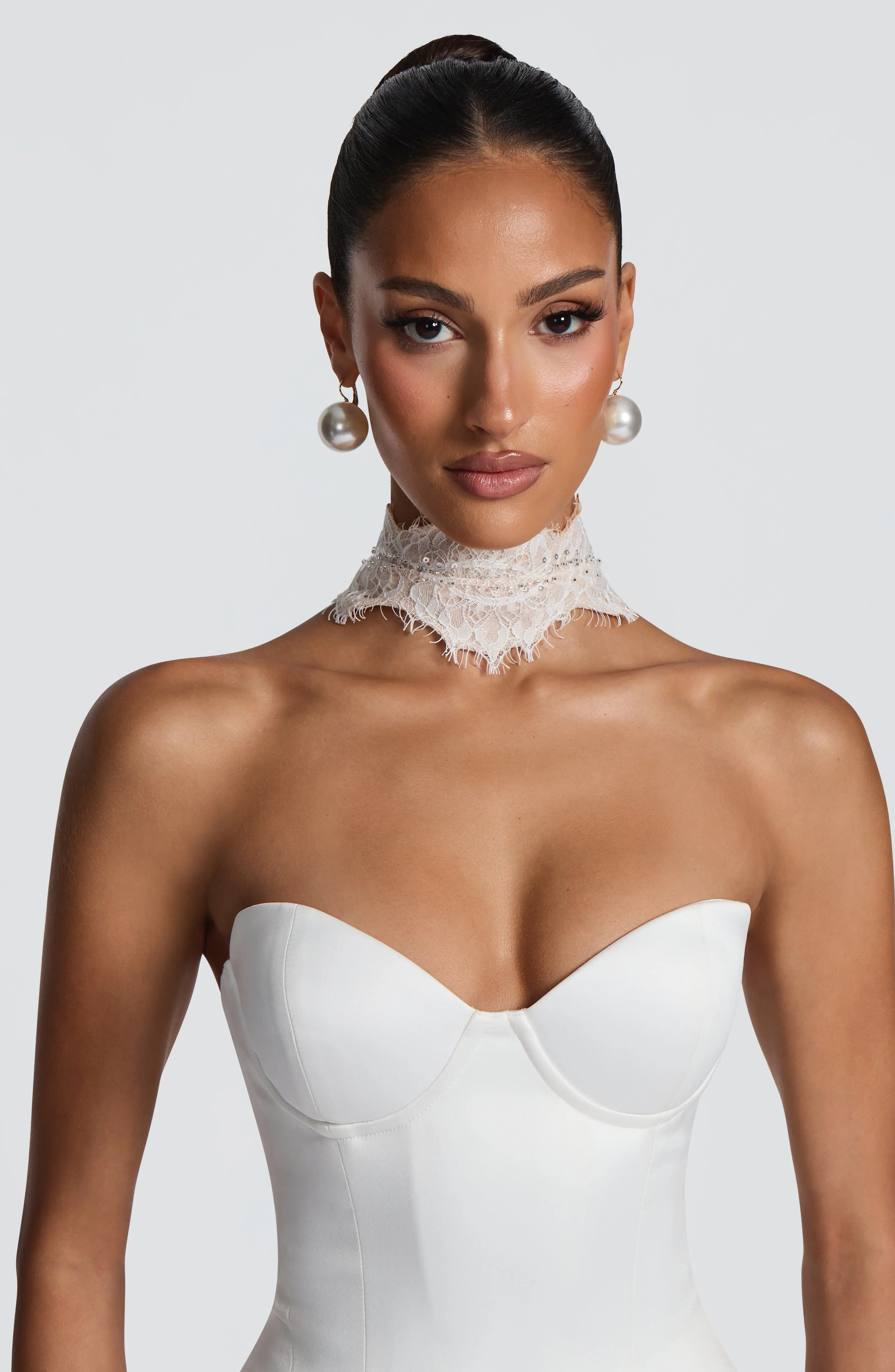 Ellie Lace Neck Veil - Ivory - Image 11