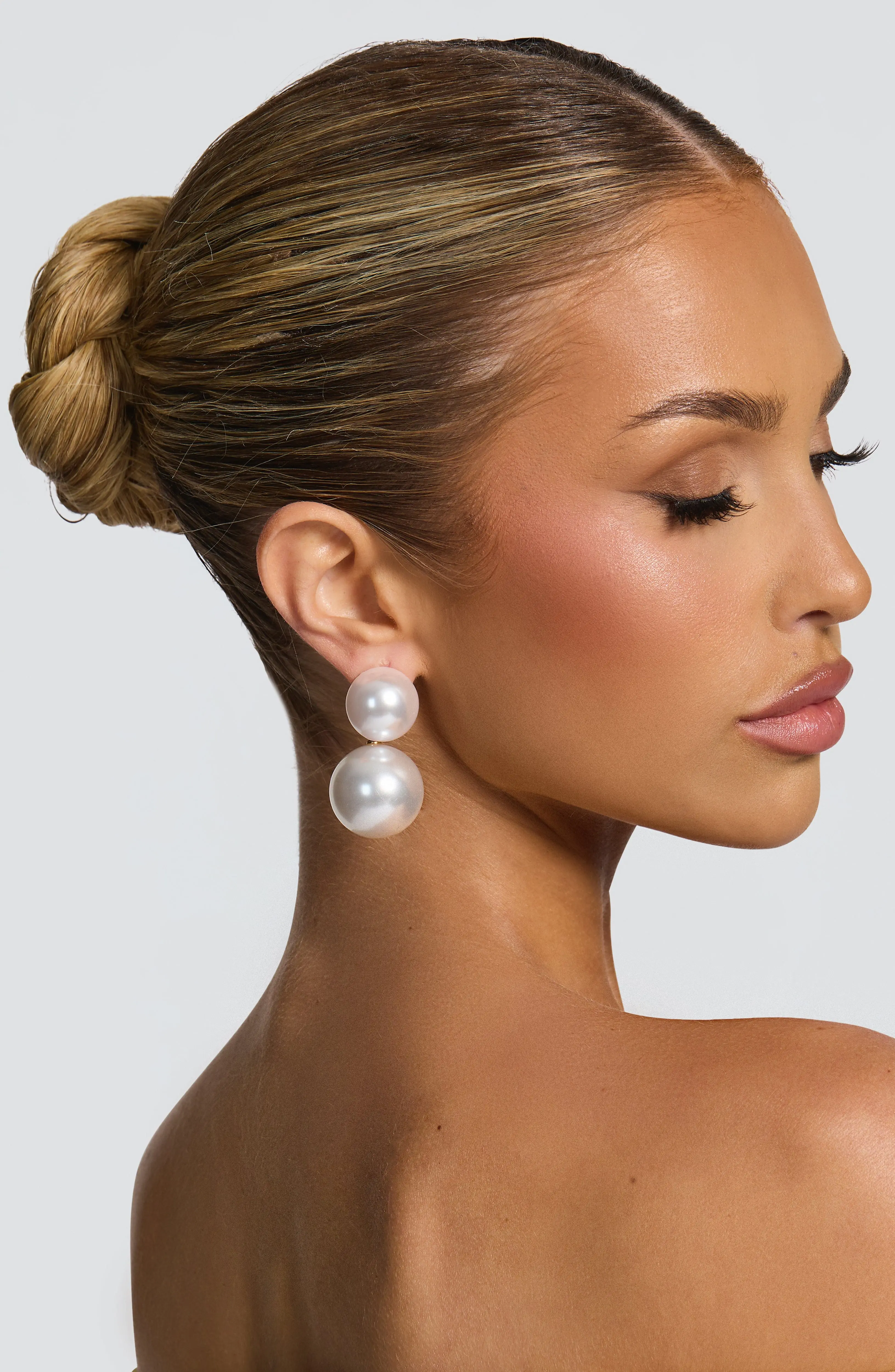 Aria Earrings - Pearl - Image 2